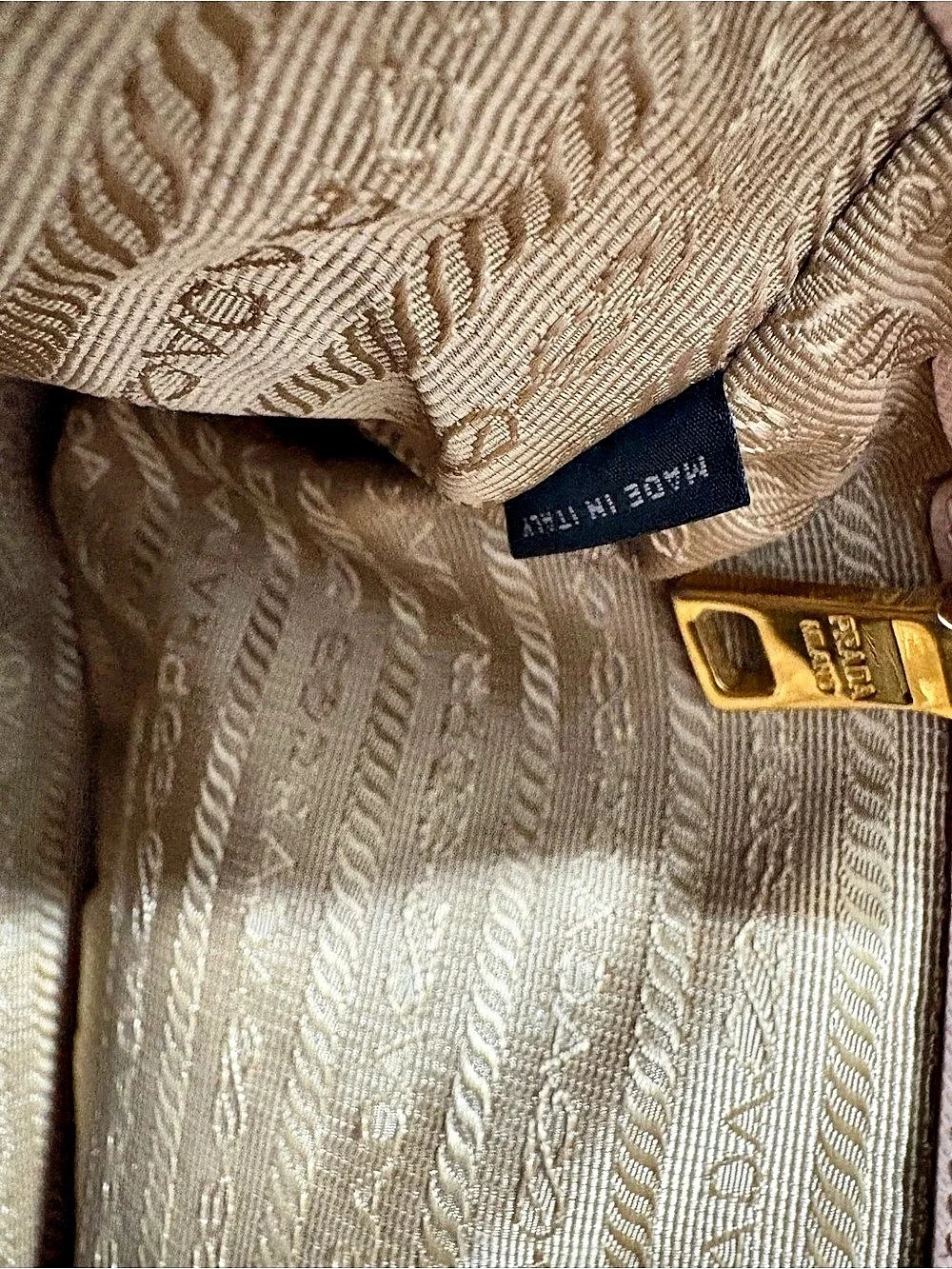 Prada saffiano lux